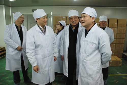 國(guó)家藥監(jiān)局領(lǐng)導(dǎo)視察仁和集團(tuán)